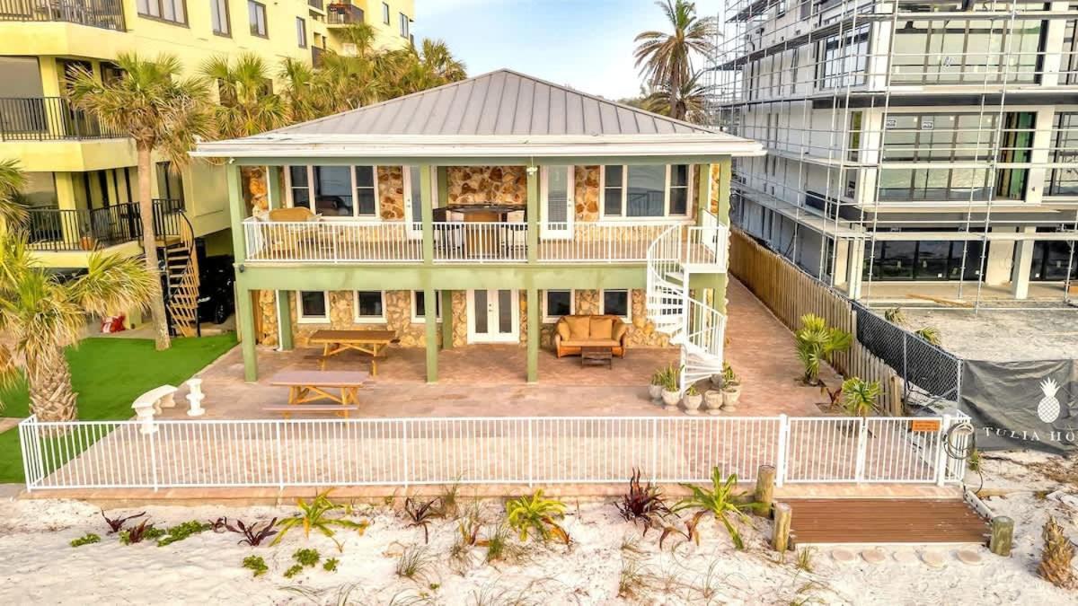 Stones Throw Beachside Bungalow #1 On The Beach クリアウォーター・ビーチ エクステリア 写真